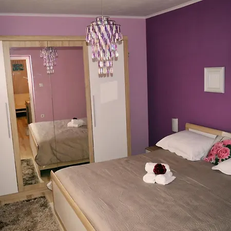 Lori Apartment *